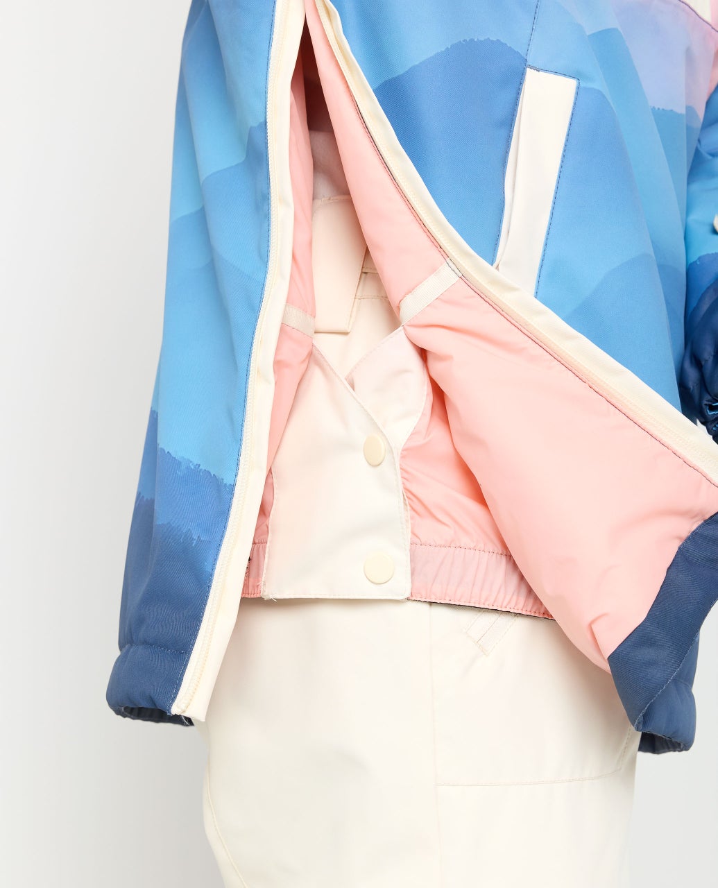 00HWOU_3282_8_1759107419000